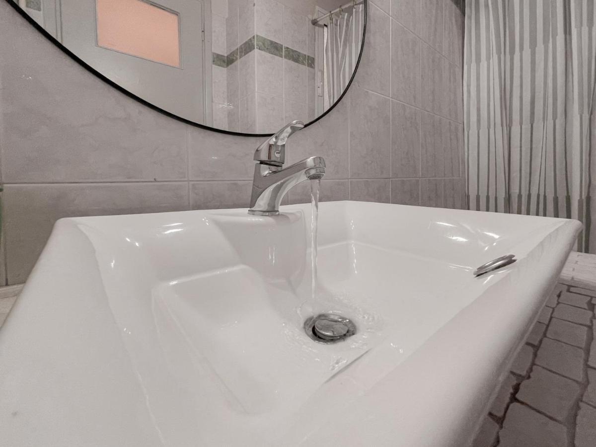 Cute 1Br Apt With Balcony In The Heart Of The City Ateny Zewnętrze zdjęcie